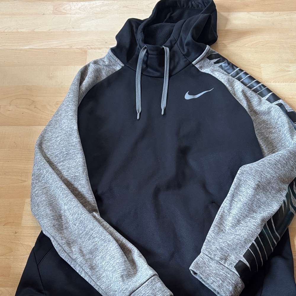 Nike Men’s Black & Gray Performance Hoodie Jacket